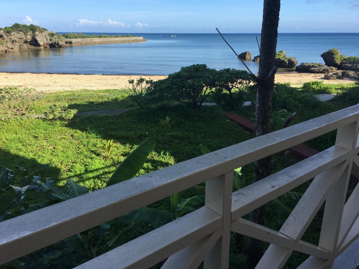 Ken'S Beachfront Cafe & Lodge, Bl2, Oceanfront And Free Canoe Rental Onna Ngoại thất bức ảnh