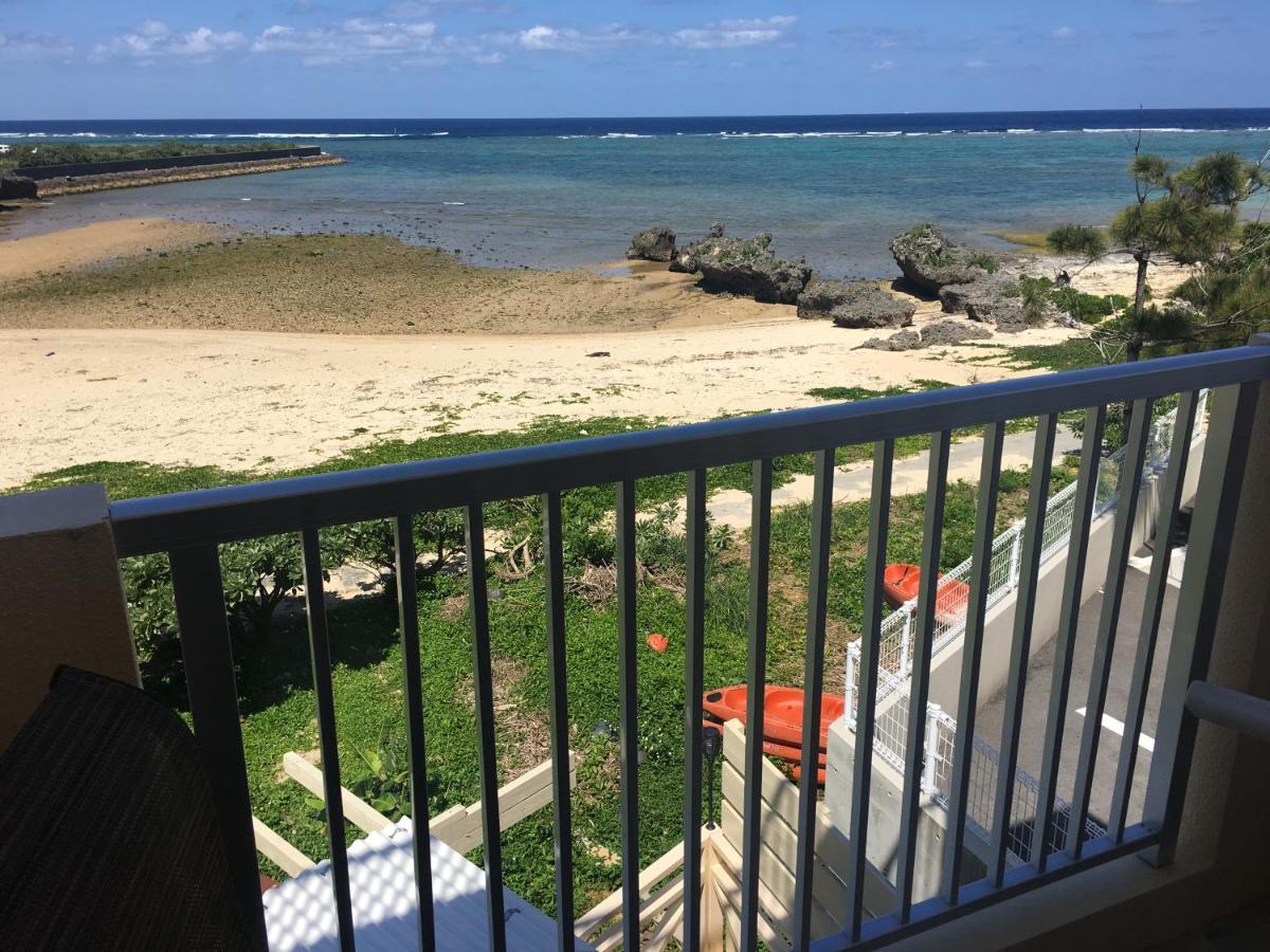 Ken'S Beachfront Cafe & Lodge, Bl2, Oceanfront And Free Canoe Rental Onna Ngoại thất bức ảnh