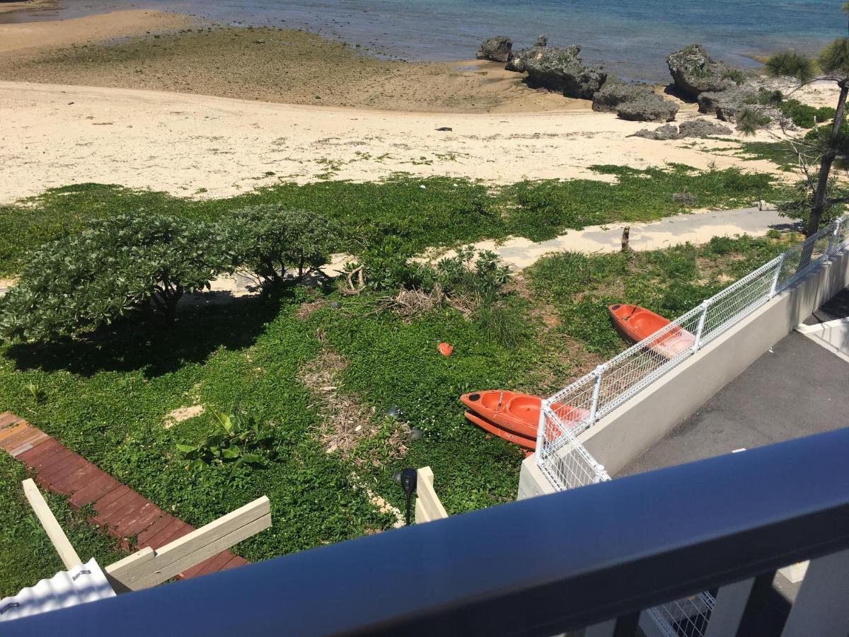 Ken'S Beachfront Cafe & Lodge, Bl2, Oceanfront And Free Canoe Rental Onna Ngoại thất bức ảnh