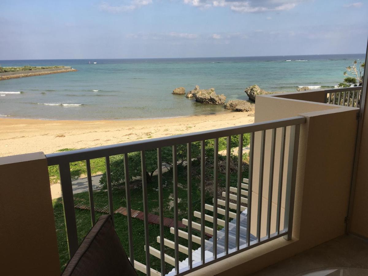 Ken'S Beachfront Cafe & Lodge, Bl2, Oceanfront And Free Canoe Rental Onna Ngoại thất bức ảnh